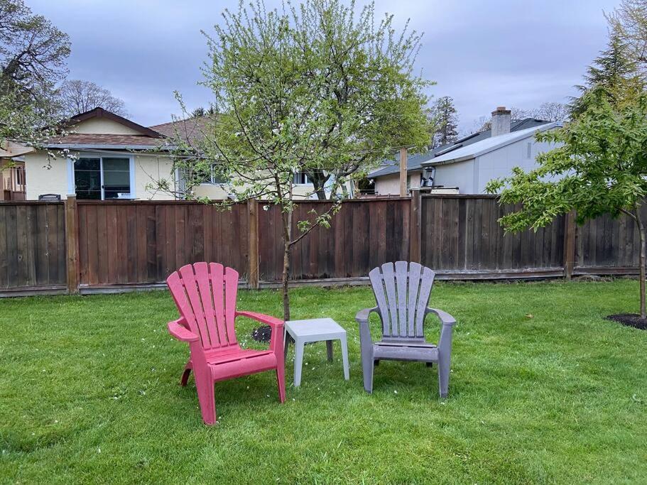 Adorable 2-Bedroom Guesthouse With Free Parking Victoria Exterior photo